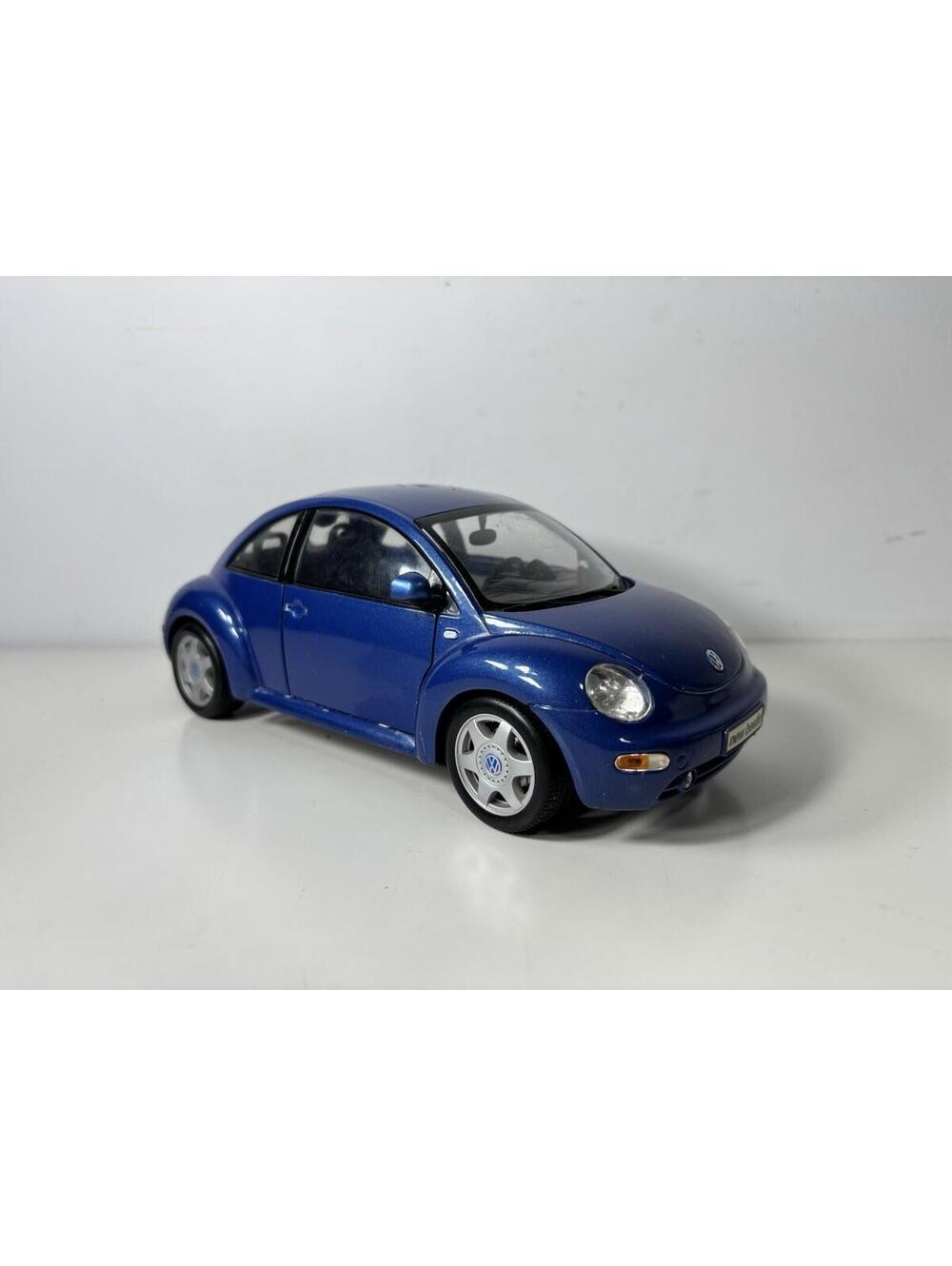 MAISTO  Volkwagen New Beetle; Diecast; Scale 1:18 BLUE Read